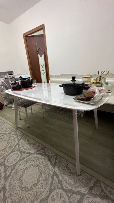 Стол и стулья……..