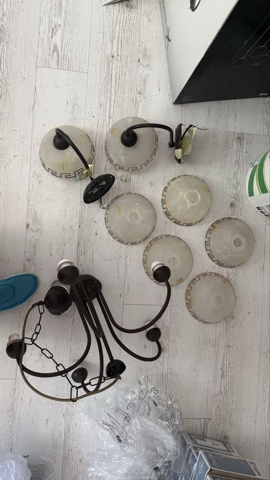 Vând setcandelabru+2 aplice, stil clasic, stare foarte bună.