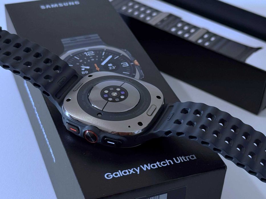Бартер! Като НОВ! Samsung Galaxy Watch Ultra 2025 Titanium Silver (Сив)