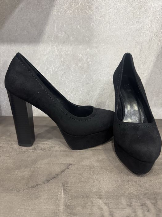 Туфли замшевые на высоком устойчивом каблуке