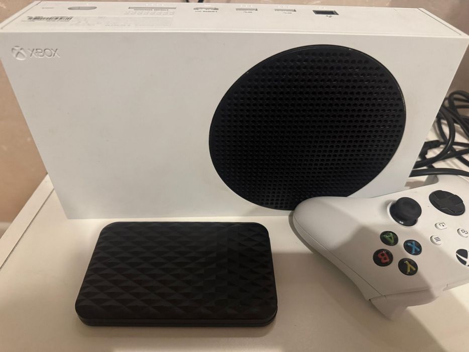 Продам xbox series s с жоским диском на 1тб