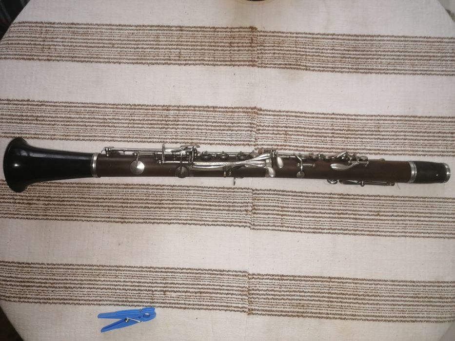 Кларинети 3 броя :Два Пълен Бьом дървени и 1 Полу Бьом.