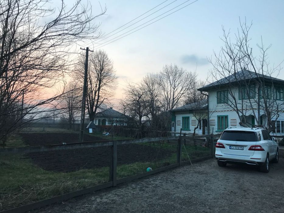 Casa comuna Zamostea cu 1,5ha teren, judetul Suceava