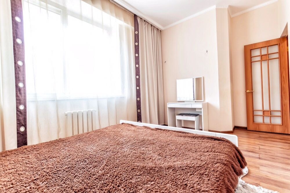 Хорошая, чистая,двухкомнатная квартира.Дом министерств .Байтерек.