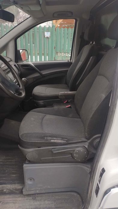 Vând Mercedes vito