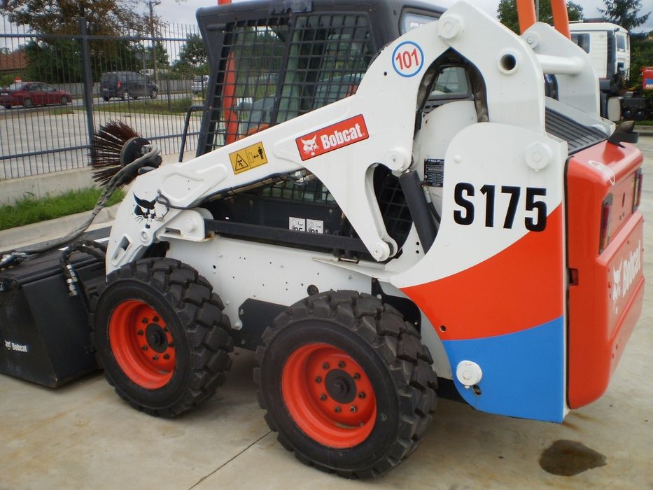 Inchiriez BOBCAT S 130 Bucuresti si Ilfov
