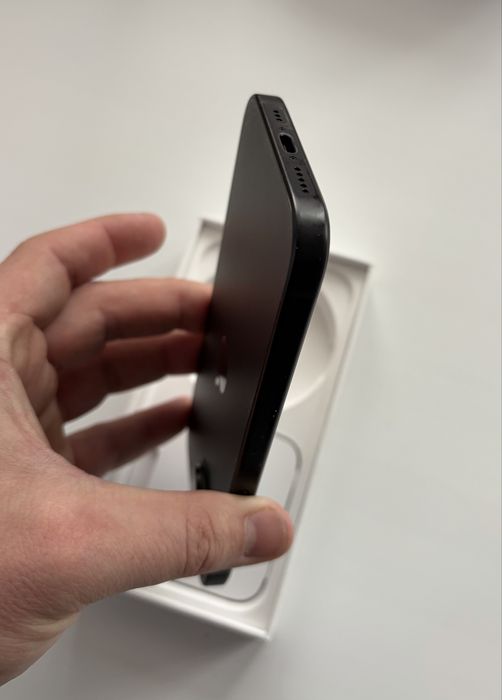 Продам iPhone 15 128Gb