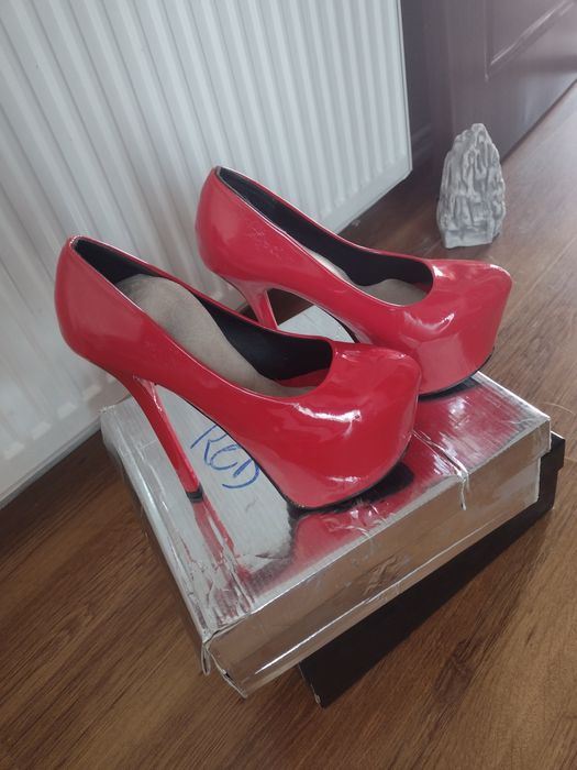 Pantofi 37 o sig data purtati sau 38