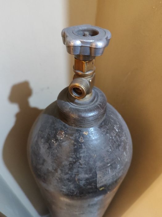 Продам кислородный баллон