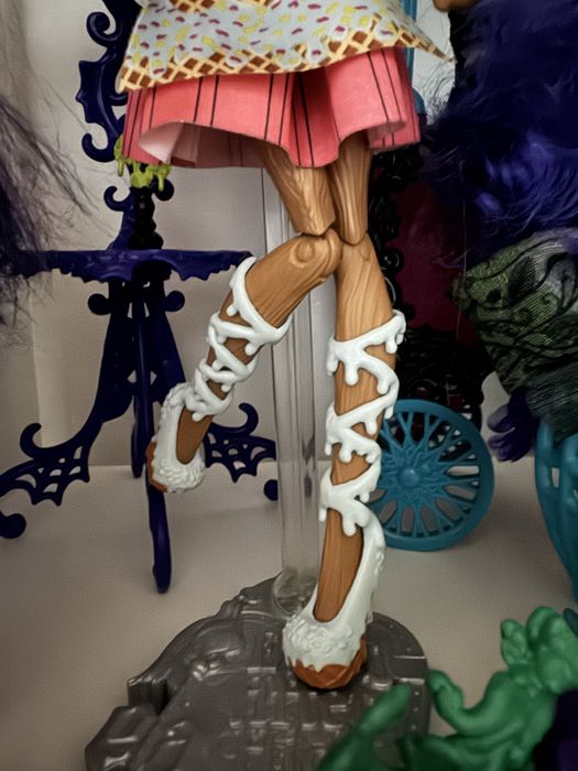 Ever After High Sugar Coated Cedar Wood Doll