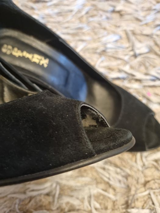 Vând pantofi din piele intoarsa