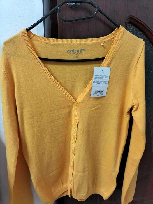 Pulover descheiat Takko