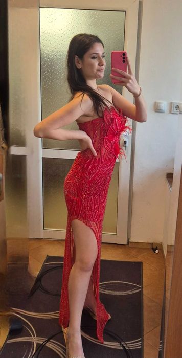 Червена Абитуриентска рокля