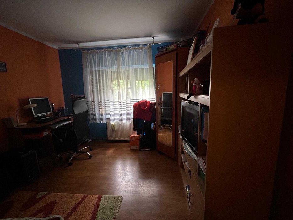 Vând apartament 4 camere