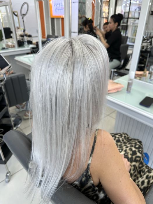 Женские стрижки, окрашивание и уход за волосами