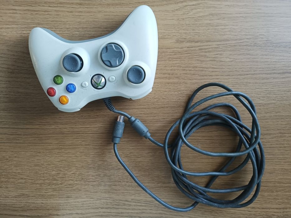 Consola Xbox 360+controller, 3 jocuri