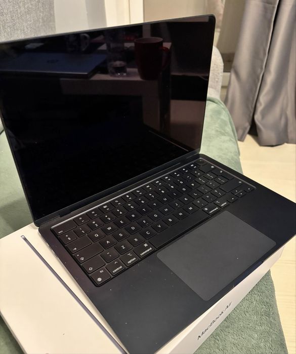 De vanzare MacBook Air 13 “ M2 -Midnight !!