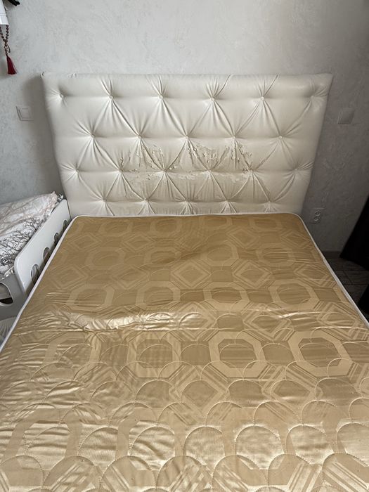 Кровать двухспальная