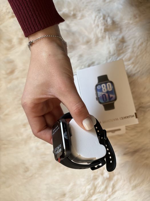 Чисто нов смартчасовник Huawei watch fit 4