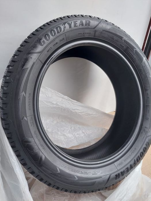 Шина Goodyear 235/55/19