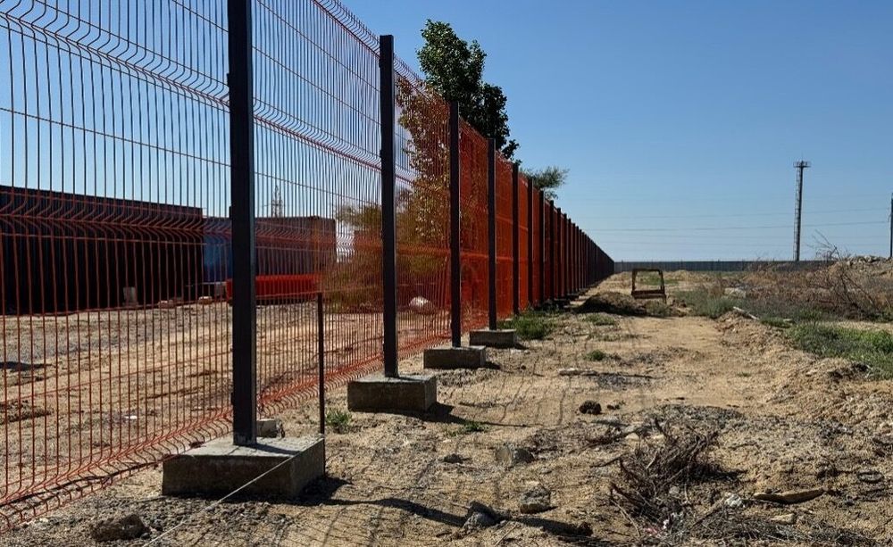 Занимался огрождением теретории
