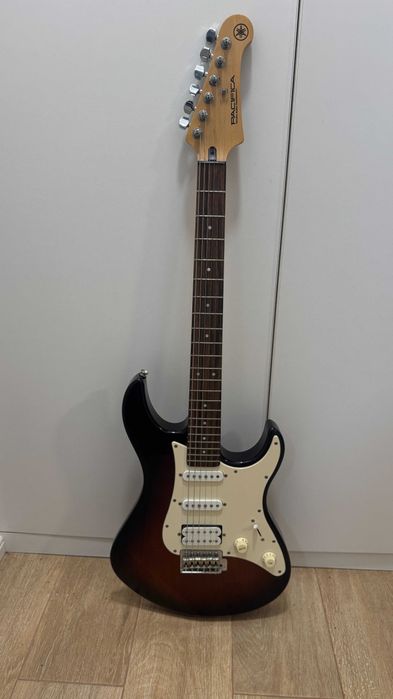 Chitara electrica Yamaha Pacifica 112J - Sunburst