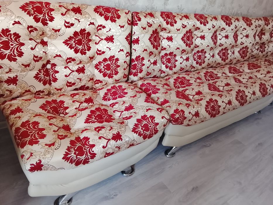 Продается диван и 2 кресла в гостинную