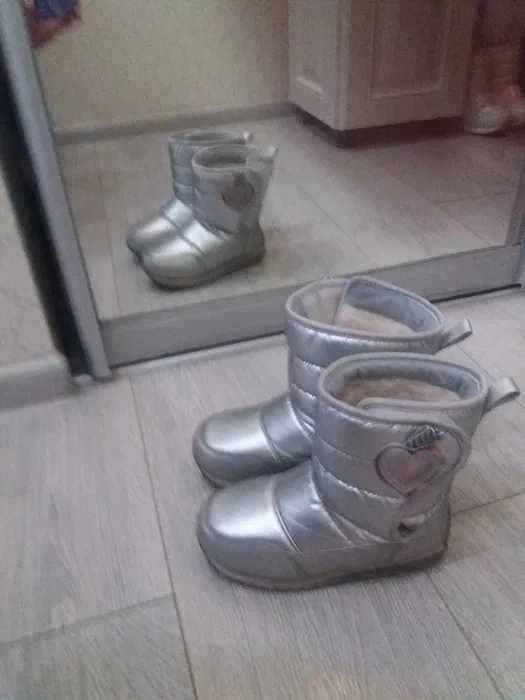 продам Дутики на девочку