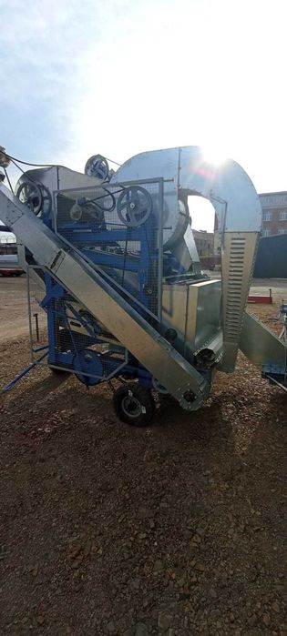 Очиститель вороха самоходный ОВС-25