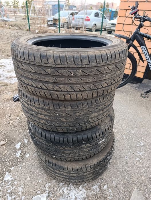 Продам комплект летней резины 235/50/18