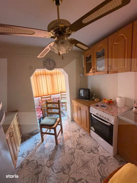 Apartament 3 camere, 72 mp, zona Rovine