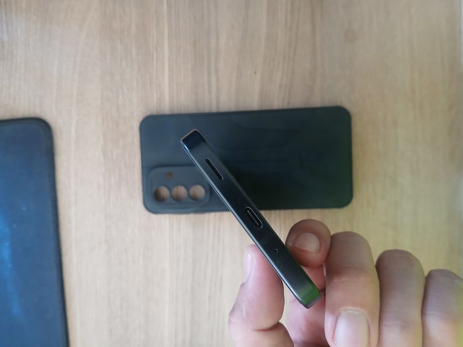 Samsung A 17  idiyal