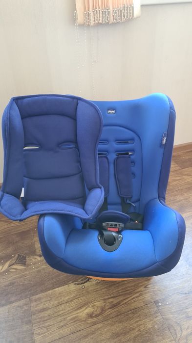 Продается автокресло chicco ( чикко)
