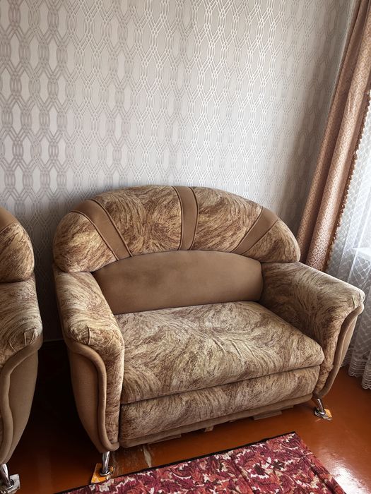 Продам два дивана с креслом б/у