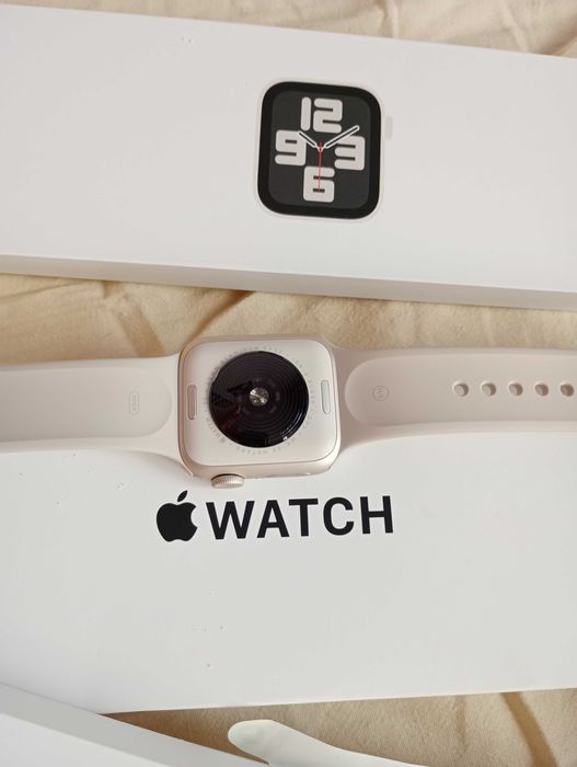 Смарт часовник Apple SE 9