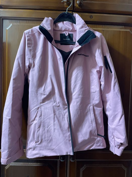 Ски яке- размер 1,60 см.и панталон - размер 1,50 за момиче