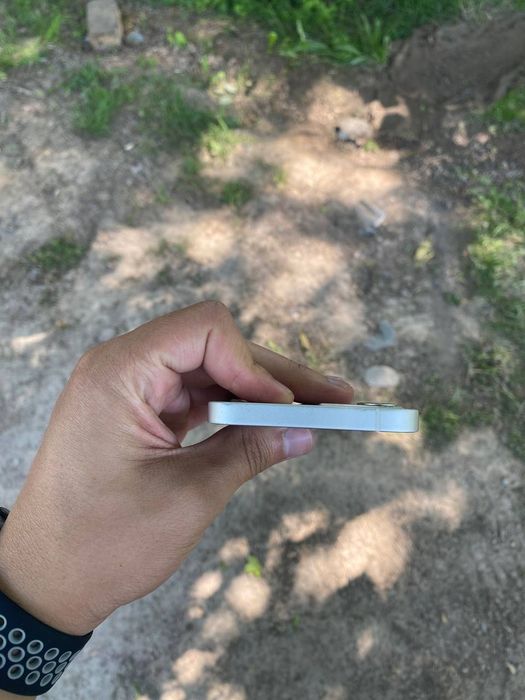 Iphone 12  ochilmagan usta kurmagan hamma joyi ishlaydi