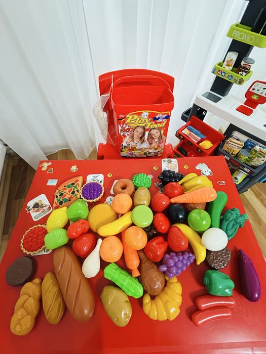 Magazin MaxiMarket rosu