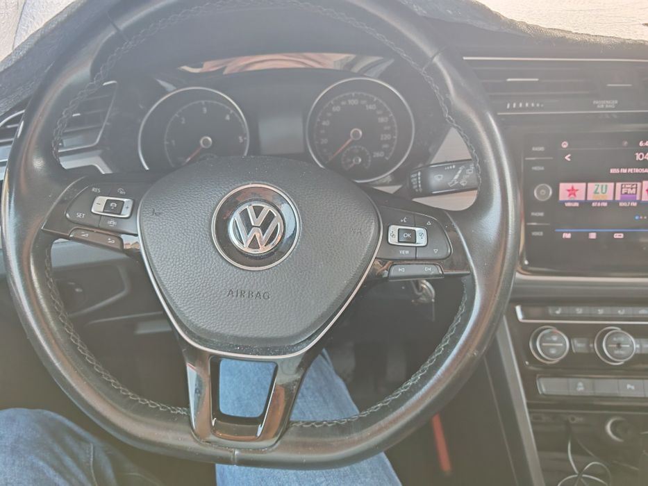 Vând Volkswagen Touran