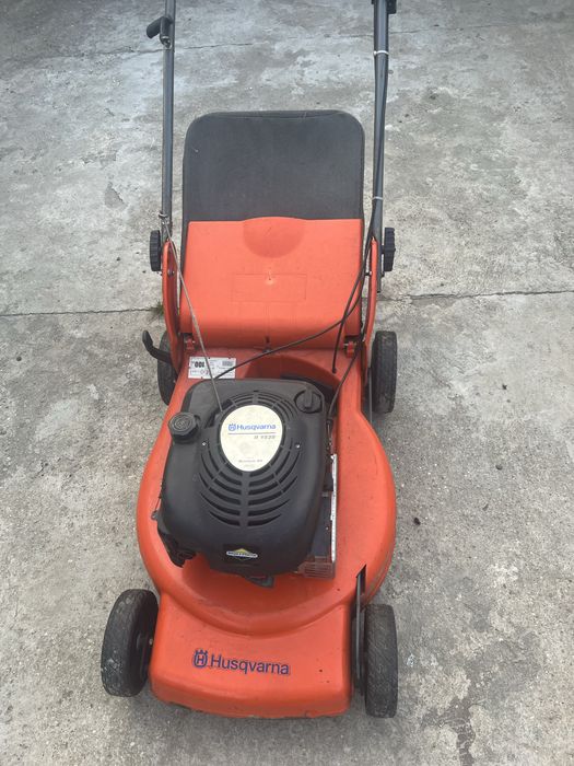 Masina de tuns iarba Husqvarna