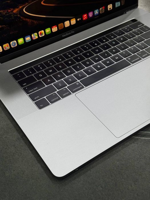 Macbook Pro 1tb Core i7 15inch  Retina 2k