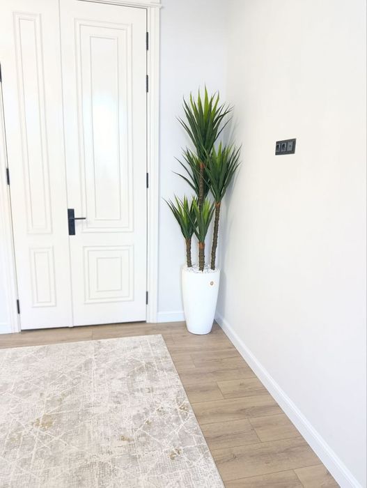 Искусственный цветы драсена