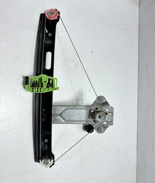 Macara geam spate dreapta manuala 7067800 BMW Seria 1 E87