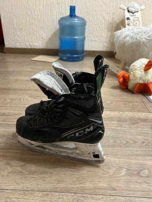 Коньки хоккейные