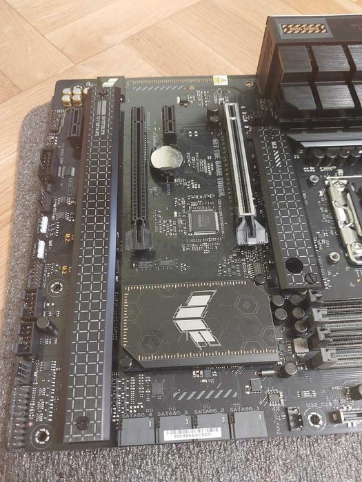 AMD Ryzen 9 7950X + Asus TUF Gaming B650 Plus Wi-Fi