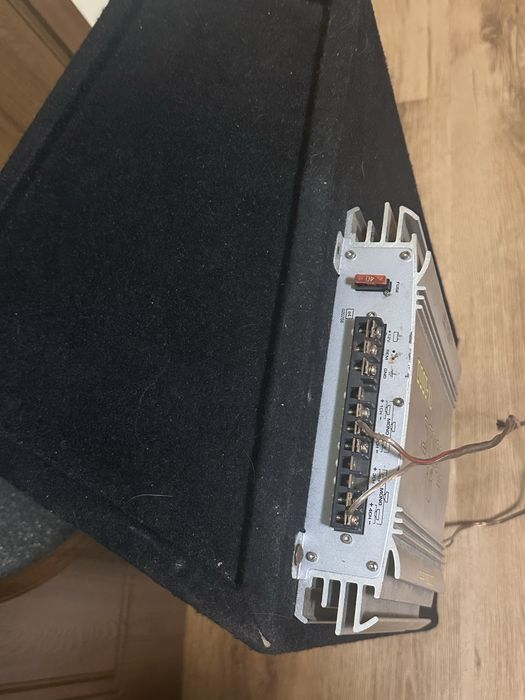 Vand subwoofer auto