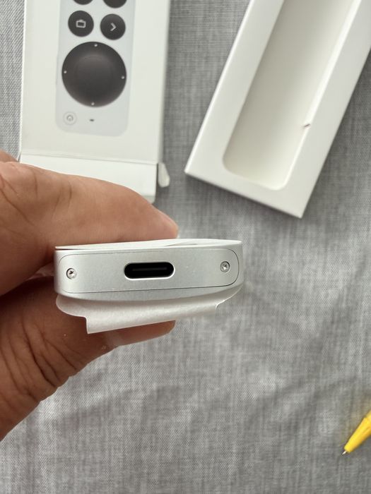 Telecomanda Apple Siri Remote 3rd Generation, USB-C, pentru Apple TV Model A2854, argintiu/negru