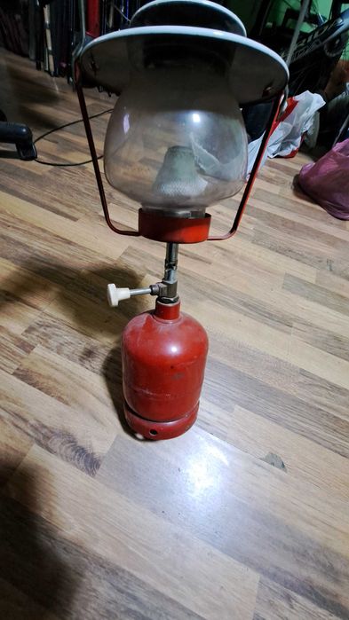 Газова лампа за осветление към бутилка с кранче,к-т бутилка и лампа
