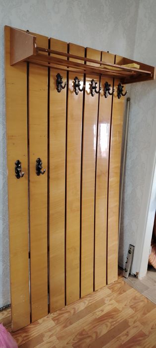 Вешалка 5000тг.  .