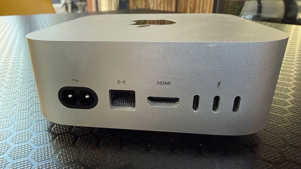 Mac mini (2024) M4 | 16GB/256GB | Отлично състояние